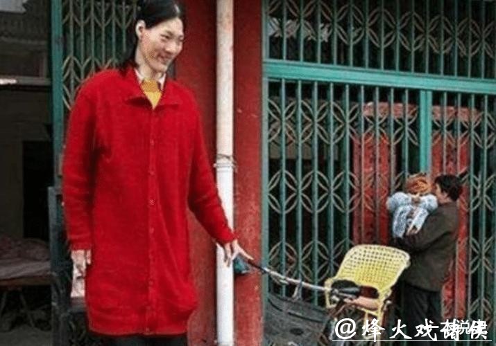 中国第一女巨人:身高2.48米,比姚明还高22公分,遗体至今保存 中国第一女巨人:身高2.48米,比姚明还高22公分,遗体至今保存