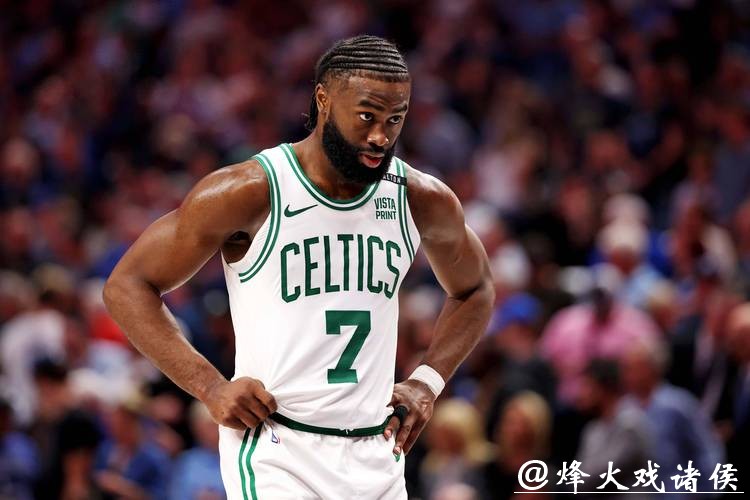 克里斯-波什:杰伦-布朗本赛季是毫无疑问的MVP级别球员 克里斯-波什:杰伦-布朗本赛季是毫无疑问的MVP级别球员