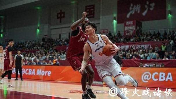 无缘五连胜，上海大鲨鱼客场惜败给浙江队